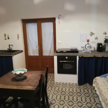 Casa Ippo Stromboli Piscita بيت للعطل *