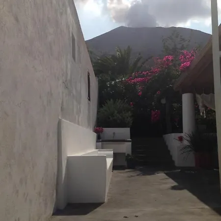 Casa Ippo Stromboli Piscita بيت للعطل *